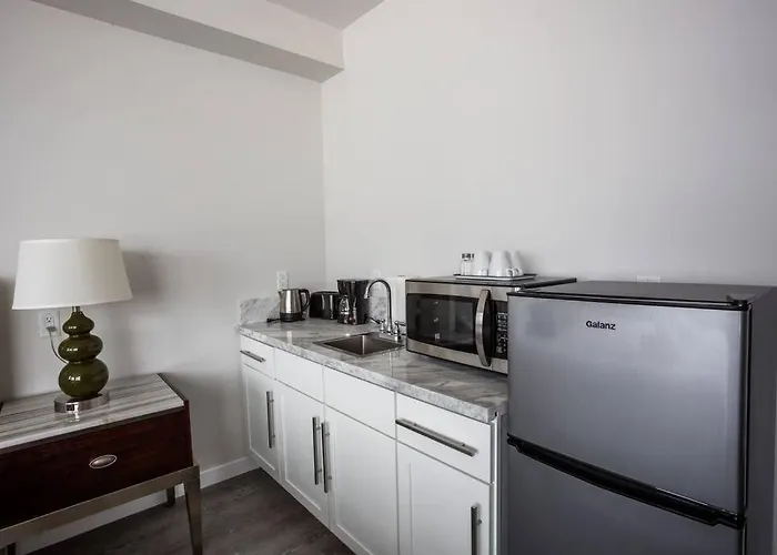Downtown View 4 Sleepers Studio- Great For Getaway